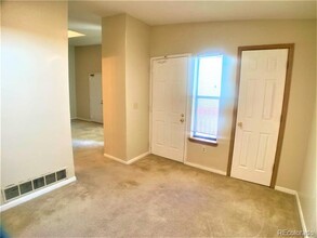 982 S Dearborn Way in Aurora, CO - Building Photo - Building Photo