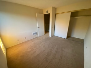 8085 Caminito de Pizza, Unit p in San Diego, CA - Building Photo - Building Photo