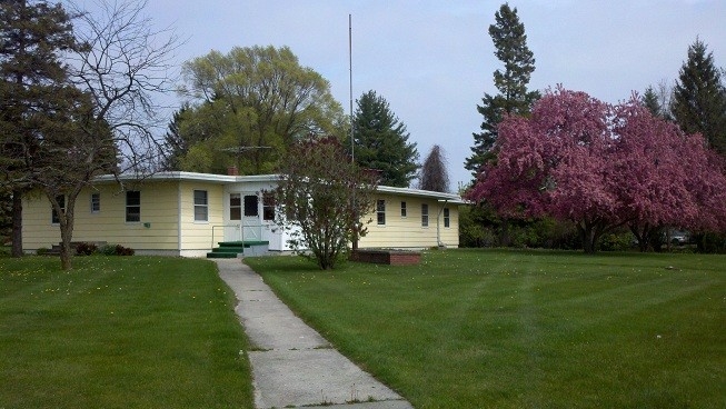 405 E Michigan Ave in Au Gres, MI - Foto de edificio