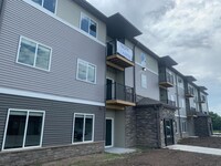 Creekside Apartments in York, NE - Foto de edificio - Building Photo