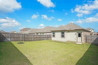 1706 Luke St in Ennis, TX - Building Photo - Building Photo