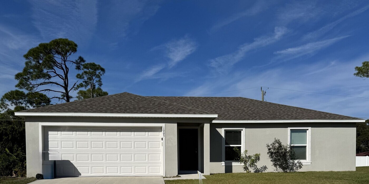 1005 Quail St SE in Palm Bay, FL - Building Photo
