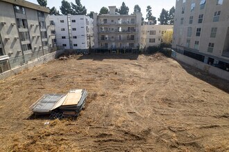 7050 Hawthorn Ave in Los Angeles, CA - Building Photo - Building Photo