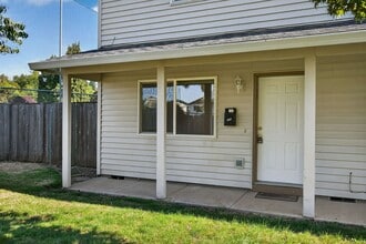 470-470 W Gloucester St in Gladstone, OR - Building Photo - Building Photo