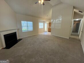 3694 Sapphire Ct in Decatur, GA - Building Photo - Building Photo