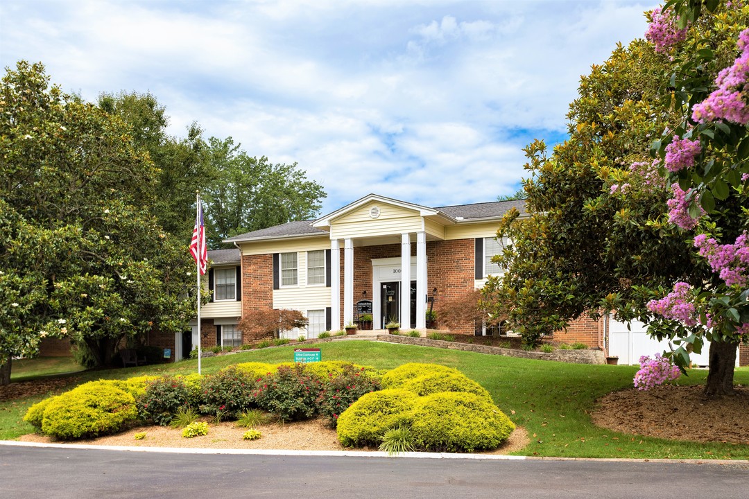 Allandale Falls in Kingsport, TN - Building Photo