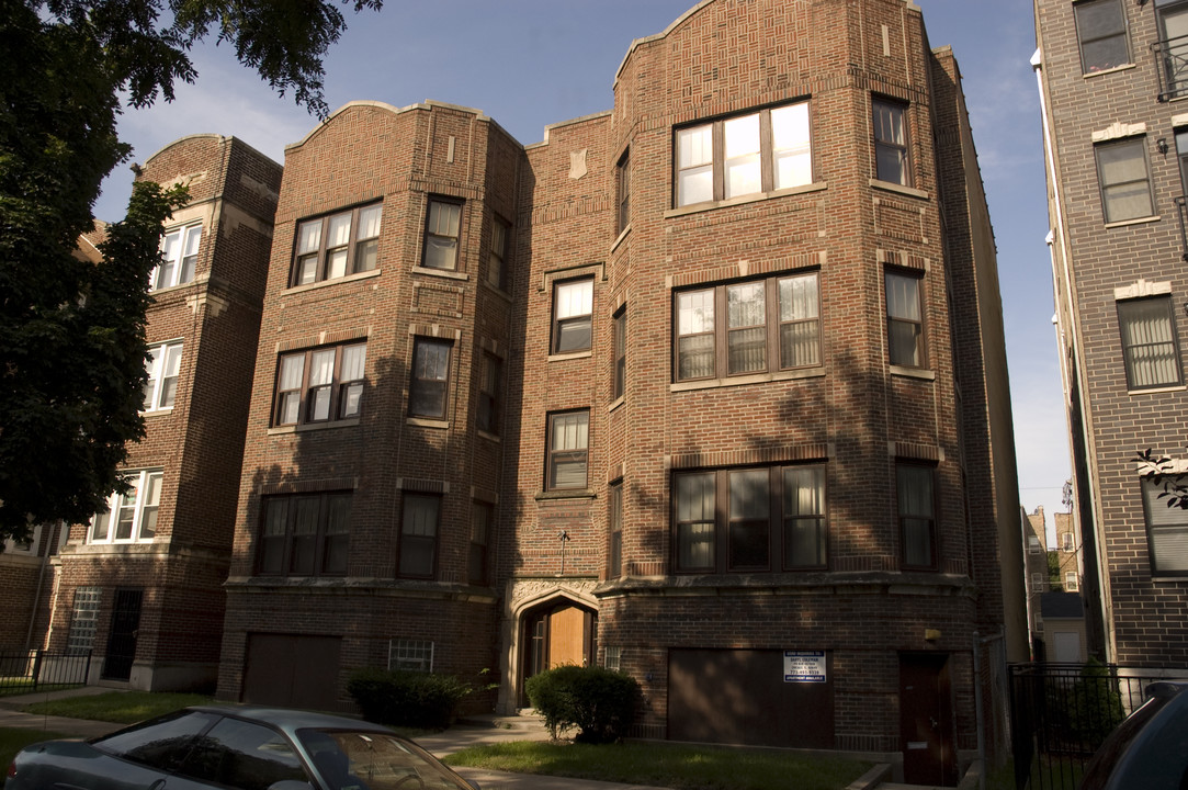 6744 S Merrill Ave in Chicago, IL - Building Photo