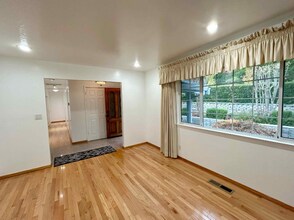 1180 Sierra Vista Way in Lafayette, CA - Foto de edificio - Building Photo