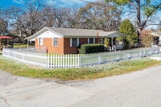 601 N Martin St in Malakoff, TX - Foto de edificio - Building Photo