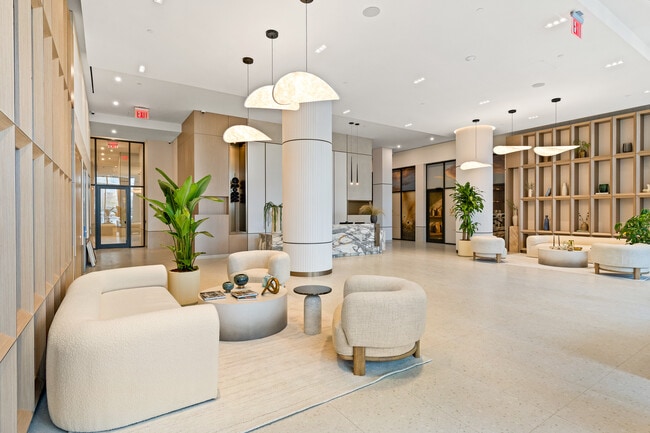 Sky Three in Brooklyn, NY - Foto de edificio - Building Photo