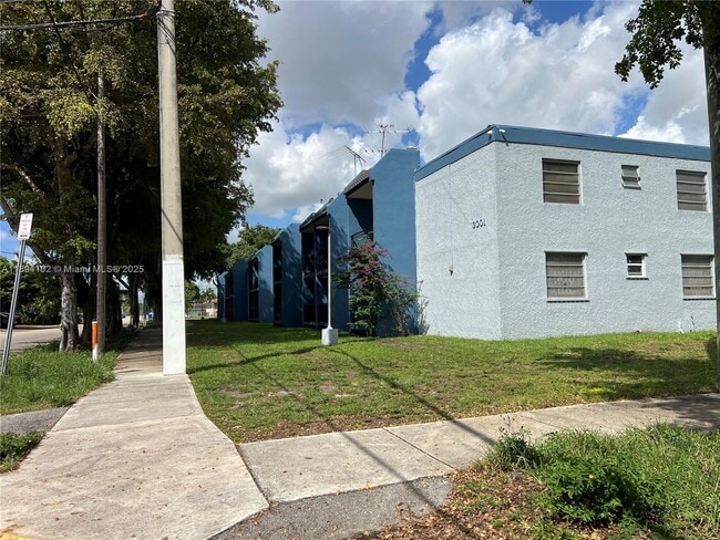 3001 SW 2nd St in Miami, FL - Building Photo - Building Photo