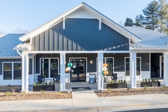 Arden Pines Luxury Apartments in Arden, NC - Foto de edificio - Building Photo
