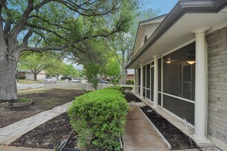 1300 Leah Ln in Round Rock, TX - Building Photo - Building Photo