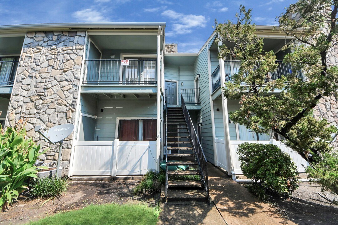 3758 Tanglewilde St in Houston, TX - Building Photo
