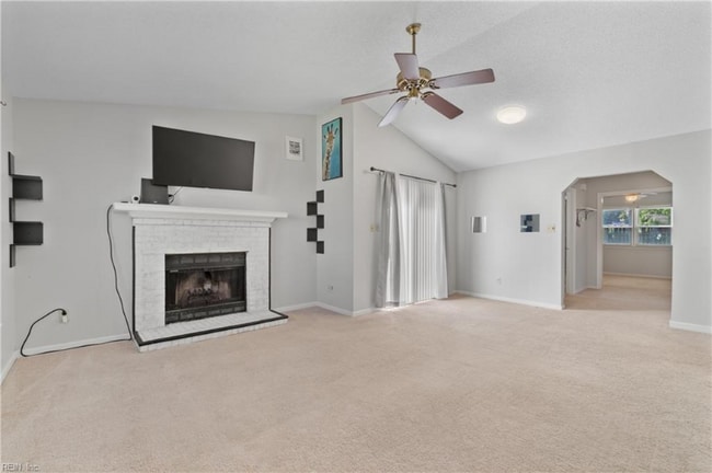 3885 Topaz Ln in Virginia Beach, VA - Building Photo - Building Photo