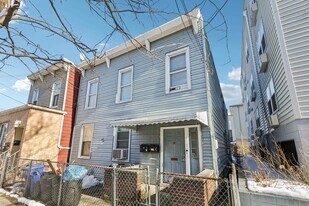 66 Chestnut Ave in Jersey City, NJ - Building Photo
