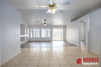 1390 E Cactus Bloom Way in Casa Grande, AZ - Foto de edificio - Building Photo