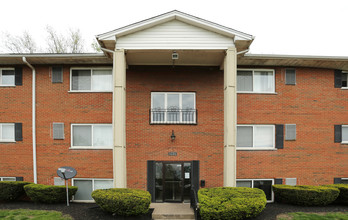 Williamsburg Place Apartments in Middletown, OH - Foto de edificio - Building Photo