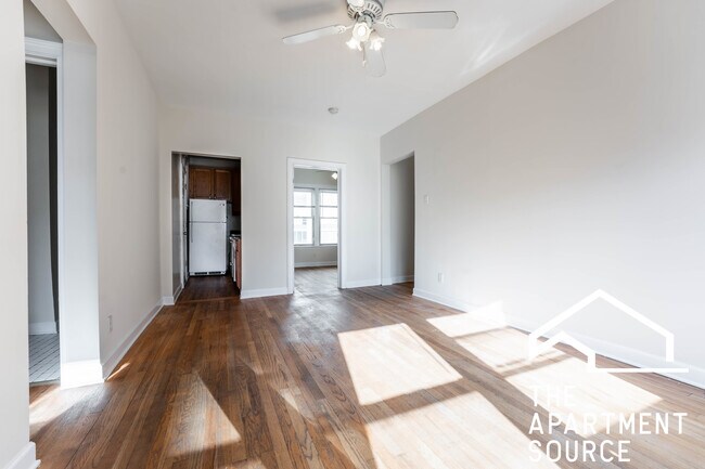 3926 N Pine Grove Ave in Chicago, IL - Building Photo - Building Photo