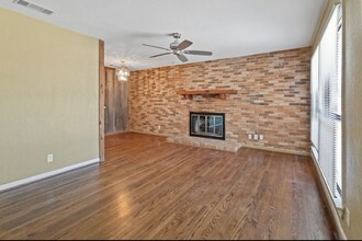 10911 Visalia Dr in Dallas, TX - Building Photo - Building Photo