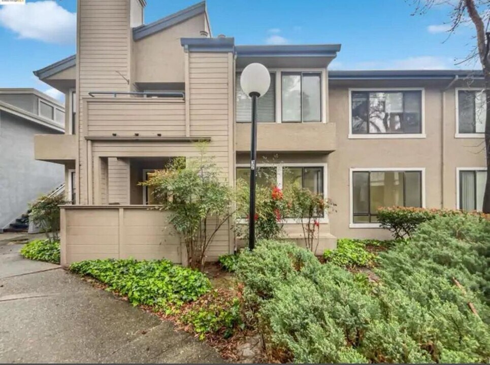 39965 Parada St in Newark, CA - Building Photo