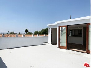 859 S Lucerne Blvd in Los Angeles, CA - Building Photo - Building Photo