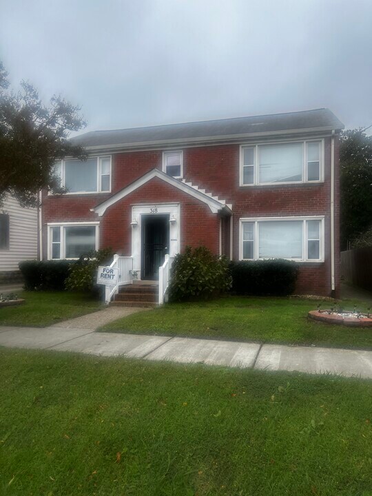 318 16th St NE, Unit 318 16th street 1 in Canton, OH - Building Photo