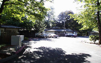 Glenview Woods Apartments in Portland, OR - Foto de edificio - Building Photo