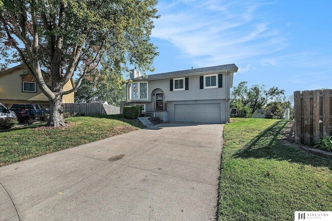 property at 3105 Mirror Cir