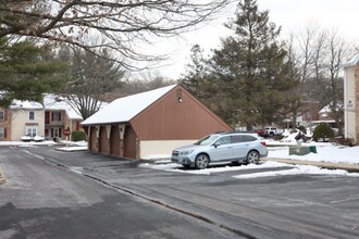 154 Valley Greene Cir in Wyomissing, PA - Foto de edificio - Building Photo