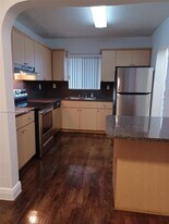 980 NE 170th St in North Miami Beach, FL - Building Photo