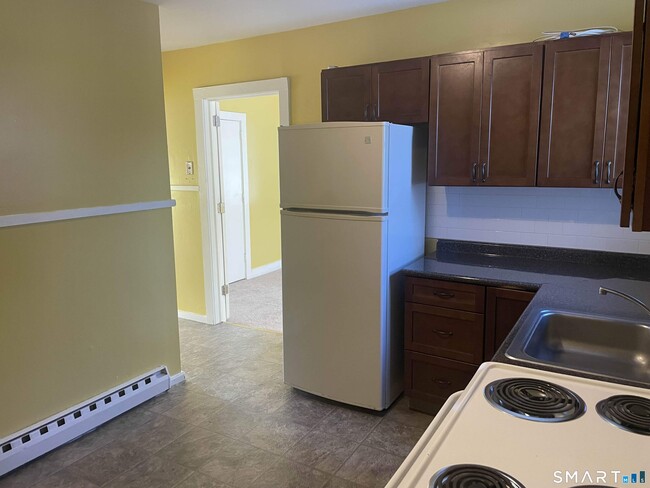 57 N Main St in Somers, CT - Building Photo - Building Photo