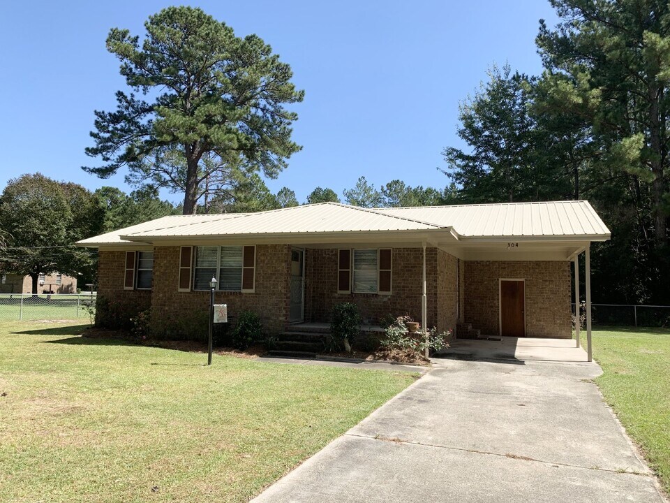 304 Gadsden Loop in Walterboro, SC - Building Photo