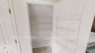 355 Bishea Ct in Fairborn, OH - Building Photo - Building Photo