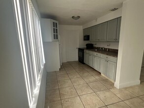 2391 Rutland St in Opa Locka, FL - Building Photo - Building Photo