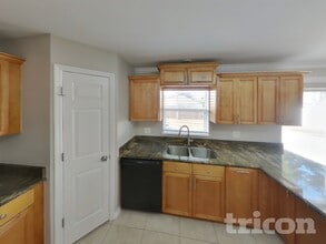 10323 Frog Pond Dr in Riverview, FL - Building Photo - Building Photo