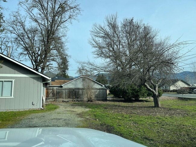 property at 1250 SE Gladiola Dr