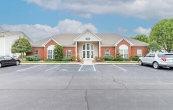 Lighthouse Apartments in Jeffersonville, IN - Foto de edificio - Building Photo