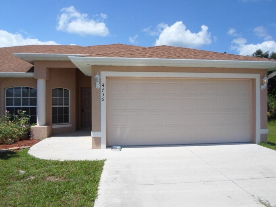 4736 21st St SW in Lehigh Acres, FL - Building Photo