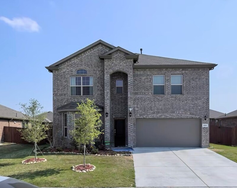 565 Lindisfarne Ln in Saginaw, TX - Foto de edificio