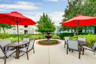 Bahia Cove Apartments in Dickinson, TX - Foto de edificio - Building Photo