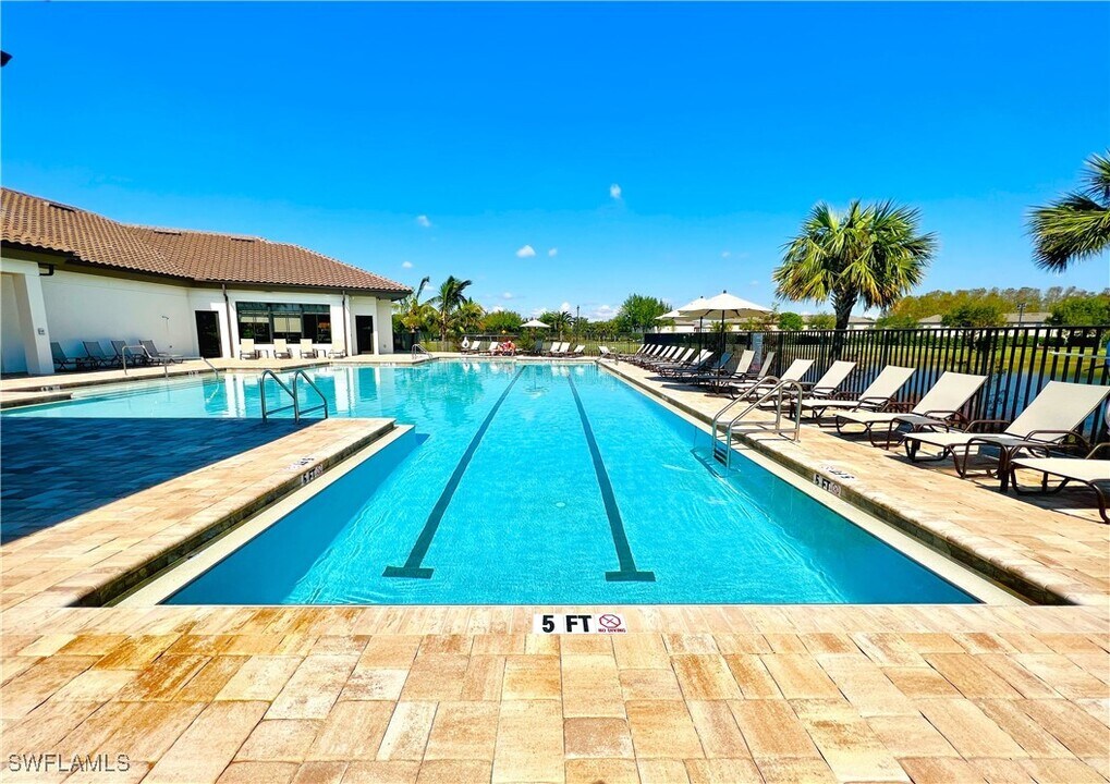 14297 Oviedo Pl in Tice, FL - Building Photo