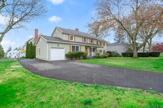 23 Garden City Rd in Darien, CT - Building Photo - Building Photo