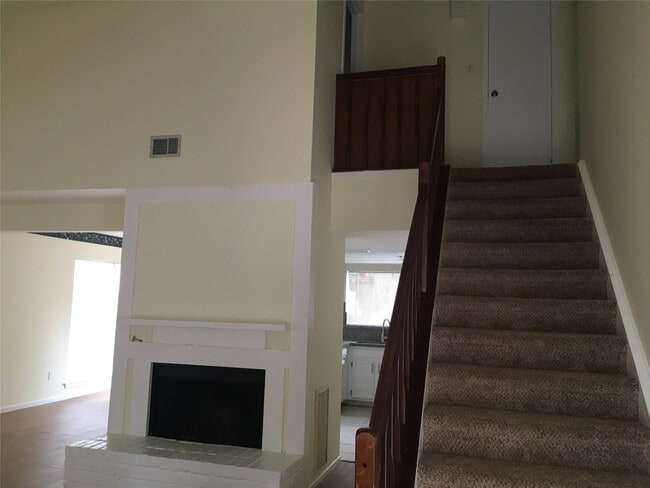 65 Yewleaf Rd in The Woodlands, TX - Building Photo - Building Photo