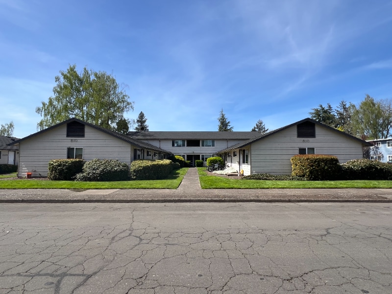 810 NW 23rd St in Corvallis, OR - Building Photo