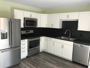 18288 Swiss Dr in Spring Lake, MI - Foto de edificio - Building Photo