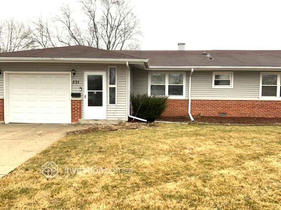 531 Germaine Ln, Unit 02 in Elk Grove Village, IL - Foto de edificio