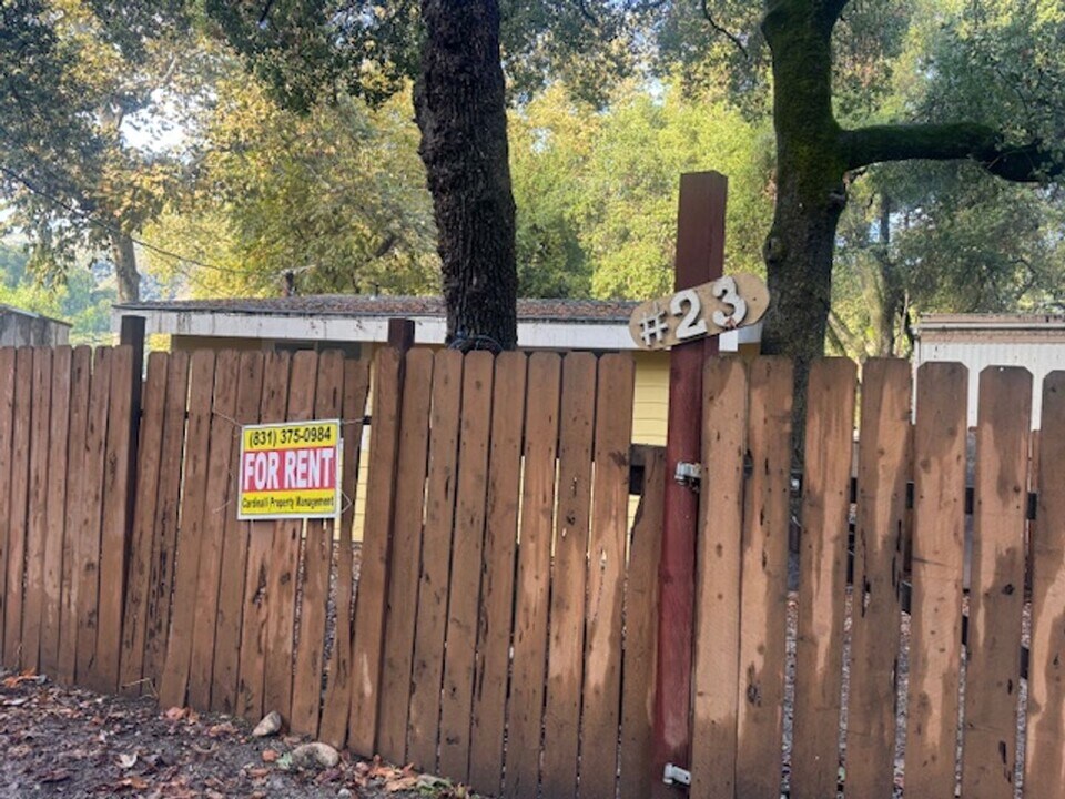 18800 Cachagua Rd in Carmel Valley, CA - Building Photo