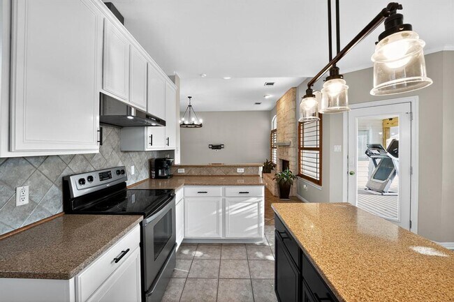 1021 Westland Ridge Rd in Dripping Springs, TX - Building Photo - Building Photo