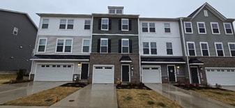 8753 Whitman Dr in Chesterfield, VA - Building Photo